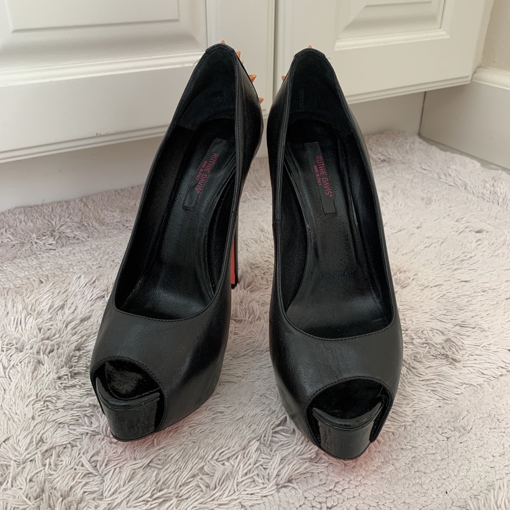 Ruthie Davis Black Pumps 38.5